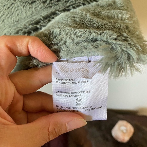 NWOT Sosken Faux Fur Down Scarf - Picture 4 of 5